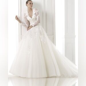 NWT Pronovias Bestine Sample Wedding Dress Lace Sleeves Beaded Floral Train 8